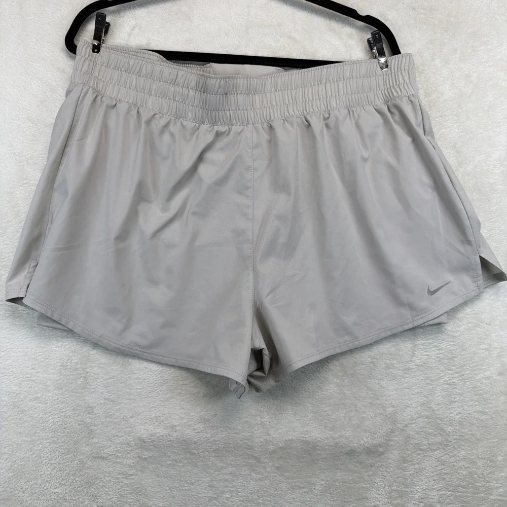 Nike Dri-FIT Womens Running Shorts XL Lined Beige Athletic Workout Gym Training